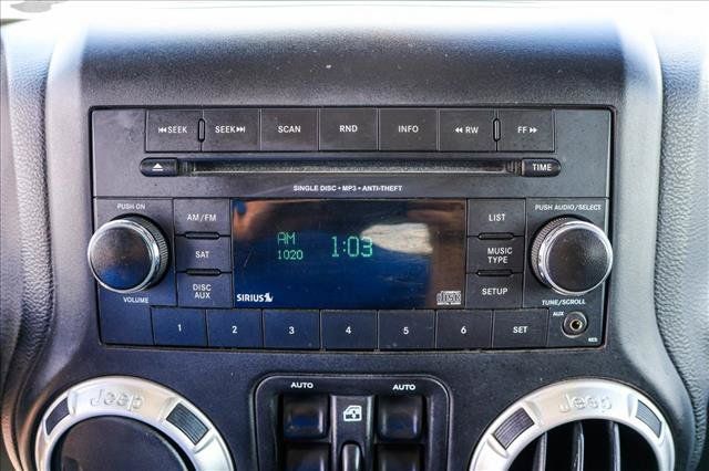 Used 2017 Jeep Wrangler Unlimited Sahara AWD/4WD image 16