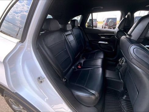 Used 2024 Mercedes-Benz GLC 300 4MATIC image 27