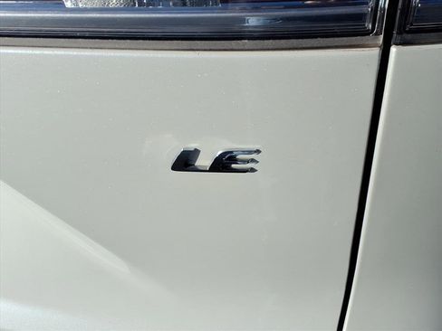 Used 2022 Toyota Corolla Cross LE image 10