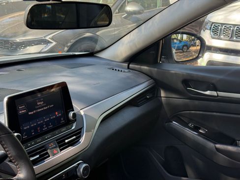 Used 2025 Nissan Altima 2.5 SR image 32