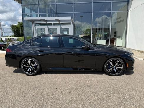 Used 2024 BMW 540i xDrive w/ Premium Package AWD/4WD image 2