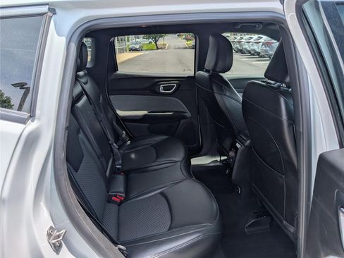 Used 2024 Jeep Compass Latitude AWD/4WD image 12