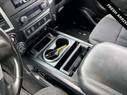 Used 2018 Nissan Titan SV w/ SV Convenience Package image 17