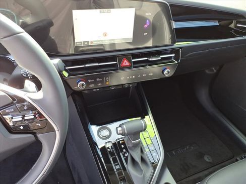 New 2025 Kia Niro EX Touring image 25