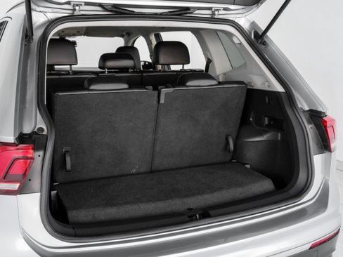 Used 2021 Volkswagen Tiguan SE FWD image 53