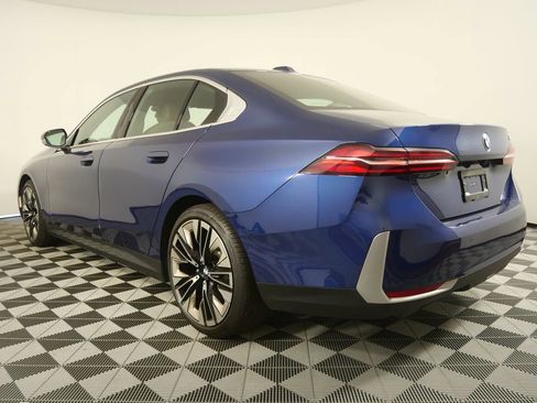 Certified 2025 BMW 530i image 3
