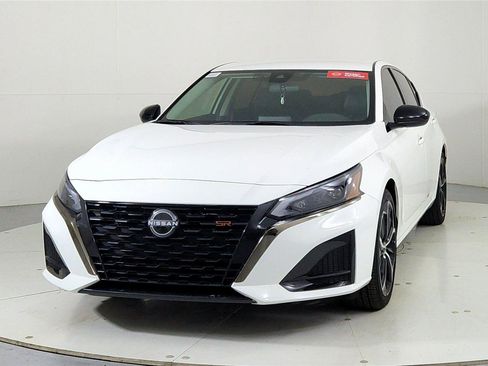 Certified 2024 Nissan Altima 2.5 SR image 2