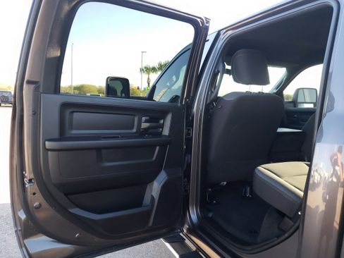 Used 2024 RAM 2500 Tradesman w/ Chrome Appearance Group image 13