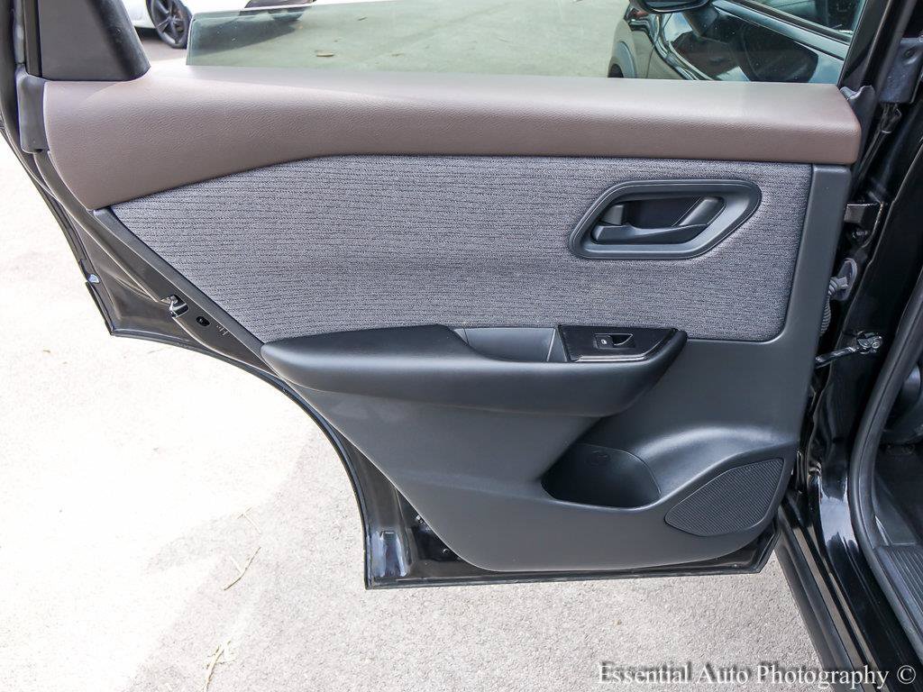 Used 2023 Nissan Rogue S AWD/4WD image 20