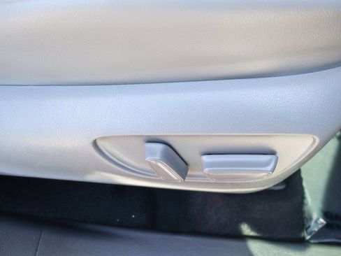 Used 2023 Toyota Highlander XLE image 34