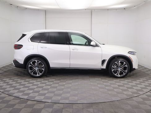 Used 2025 BMW X5 xDrive50e w/ Premium Package image 4