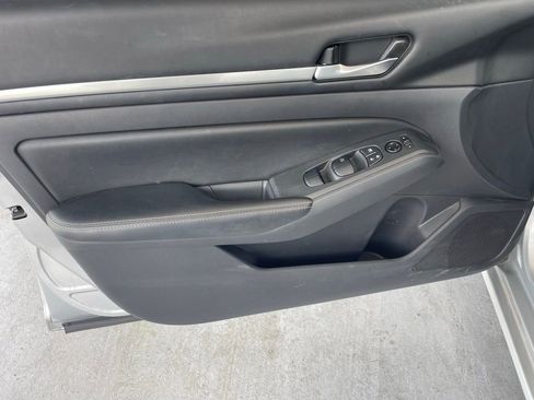 Certified 2022 Nissan Altima 2.5 SV FWD image 9