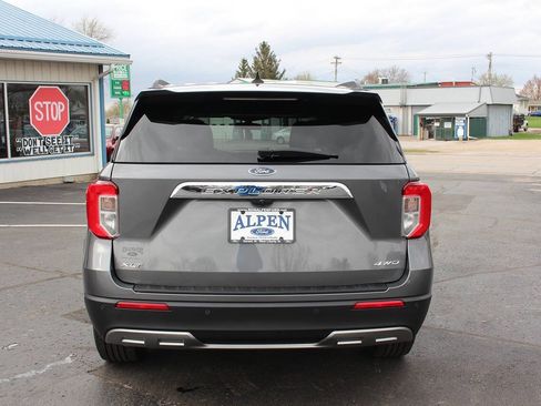 Used 2022 Ford Explorer XLT w/ Equipment Group 202A image 5