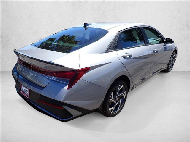 Used 2025 Hyundai Elantra Sport FWD image 4
