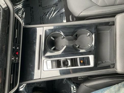 Used 2024 Volkswagen Atlas SE image 24