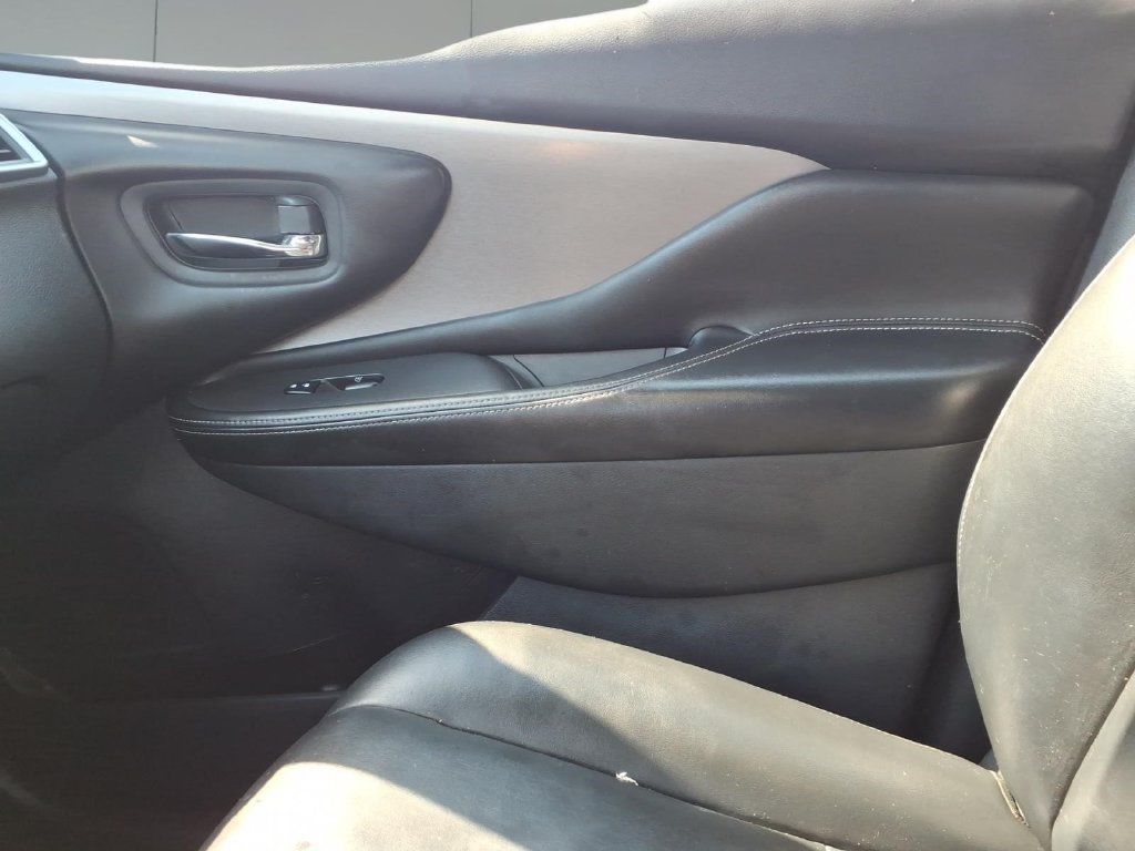Used 2023 Nissan Murano SV w/ SV Midnight Edition Package FWD image 23
