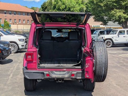 Used 2024 Jeep Wrangler Unlimited Sahara w/ Technology Group AWD/4WD image 28