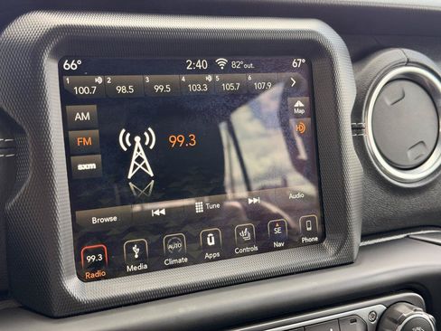 Used 2019 Jeep Wrangler Unlimited Sahara w/ Uconnect 4C Nav & Sound Group AWD/4WD image 28