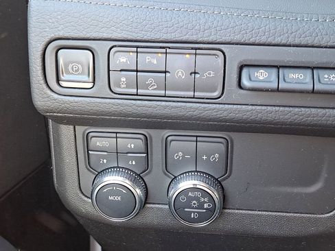 Used 2021 GMC Yukon Denali w/ Denali Premium Package image 21