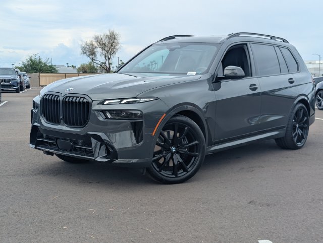 Used 2026 BMW X7 xDrive40i w/ M Sport Package AWD/4WD image 2
