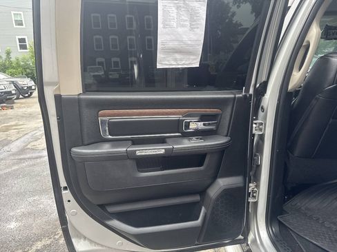 Used 2017 RAM 1500 Laramie AWD/4WD image 11
