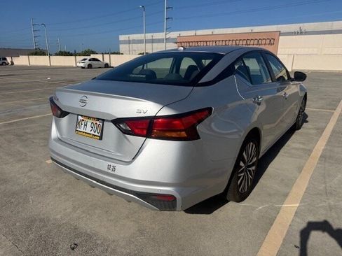 Used 2024 Nissan Altima 2.5 SV FWD image 6
