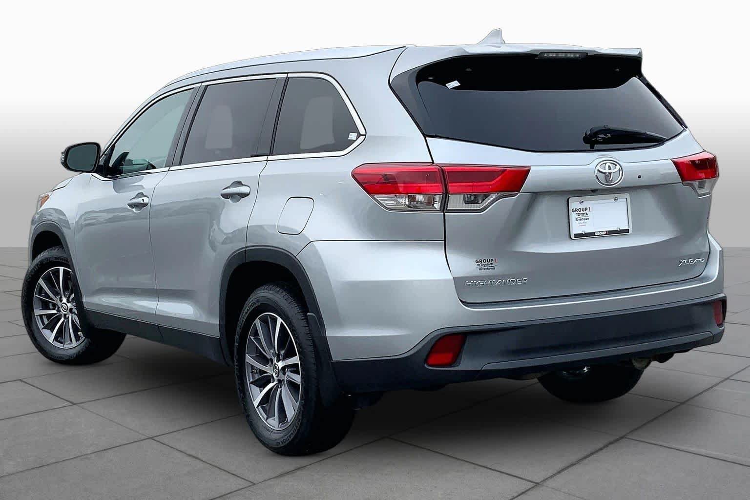 Used 2019 Toyota Highlander XLE AWD/4WD image 11