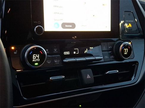 Certified 2024 Toyota Highlander XLE image 23