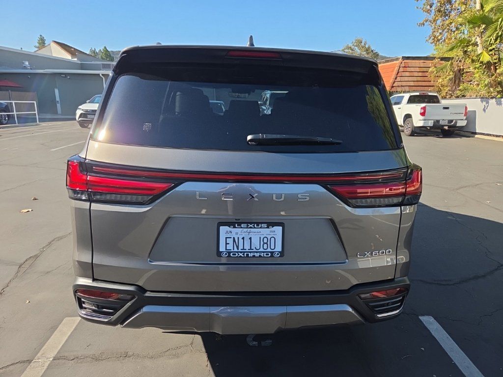 Used 2026 Lexus LX 600 4WD w/ Accessory Package (2T) image 4