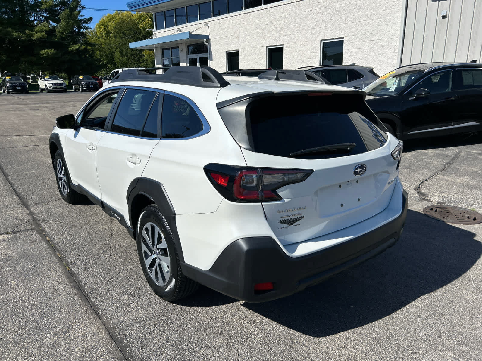 Used 2023 Subaru Outback Premium AWD/4WD image 5