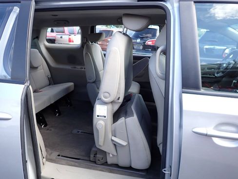 Used 2016 Kia Sedona L FWD image 10
