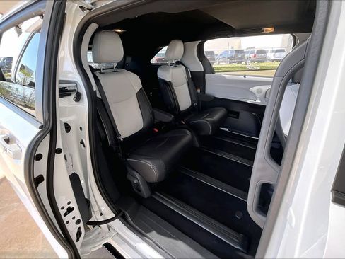 Used 2025 Toyota Sienna XSE image 19
