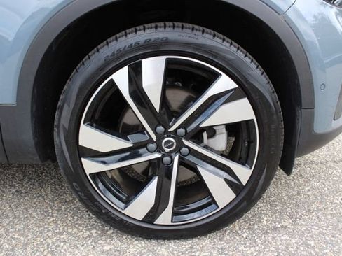 Used 2023 Volvo XC40 B5 Plus w/ Protection Package Premier AWD/4WD image 12