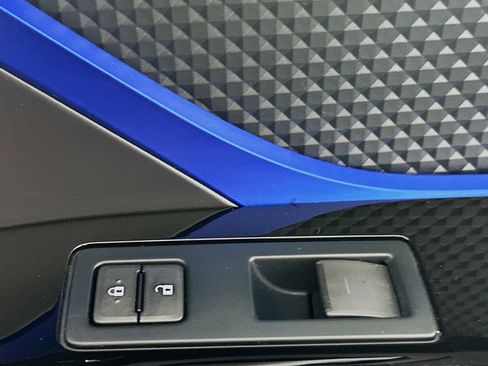 Used 2021 Toyota C-HR XLE image 29