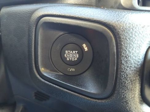 Used 2024 Jeep Wrangler Unlimited AWD/4WD image 17