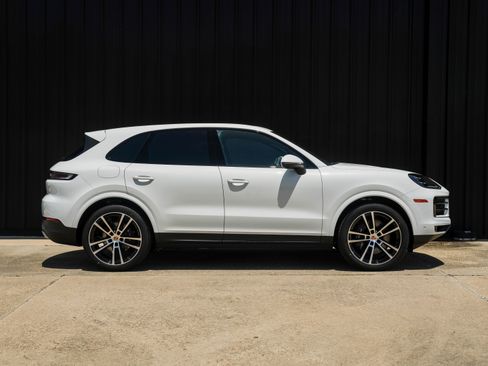 New 2025 Porsche Cayenne image 13