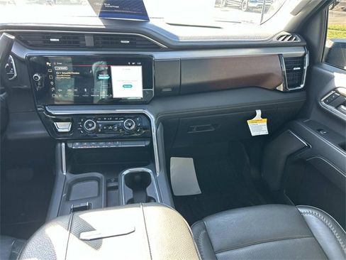 Used 2024 GMC Sierra 3500 Denali w/ Denali Reserve Package image 16