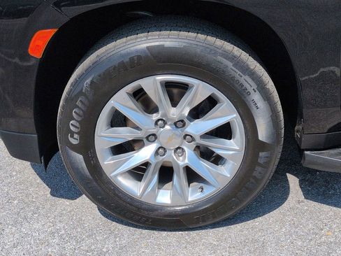 Used 2022 Chevrolet Suburban Premier image 32