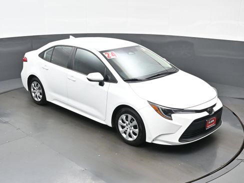 Used 2024 Toyota Corolla LE FWD image 32