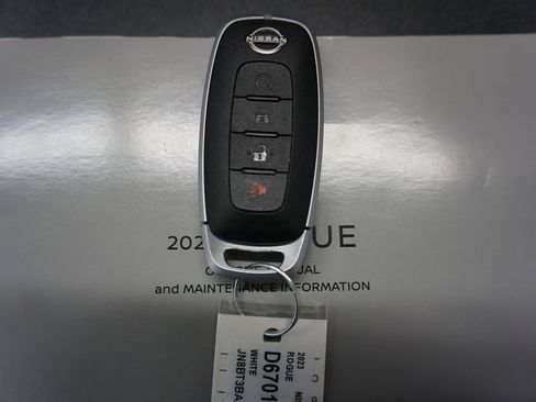 Used 2023 Nissan Rogue SV image 16