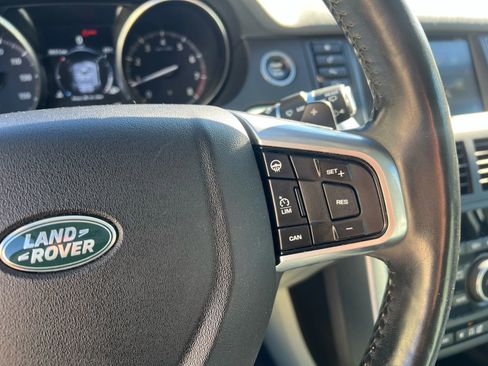 Used 2017 Land Rover Discovery Sport SE image 19