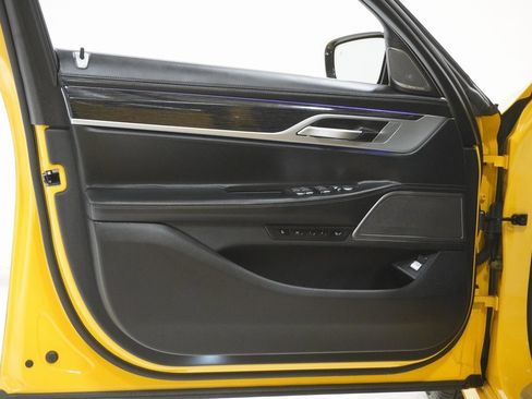 Used 2021 BMW 750i xDrive w/ Executive Package image 14