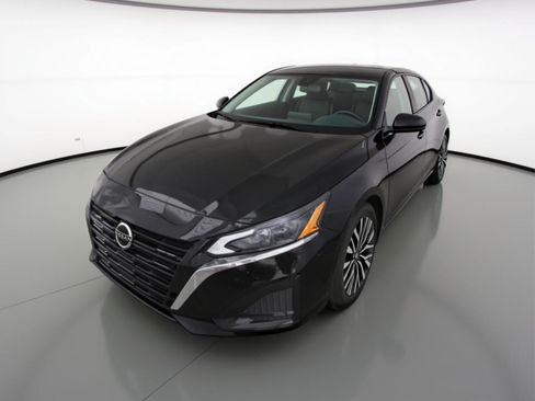 Used 2025 Nissan Altima 2.5 SV image 3