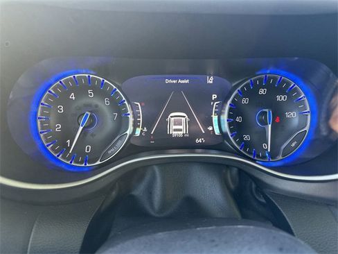 Used 2024 Chrysler Pacifica Touring-L image 10