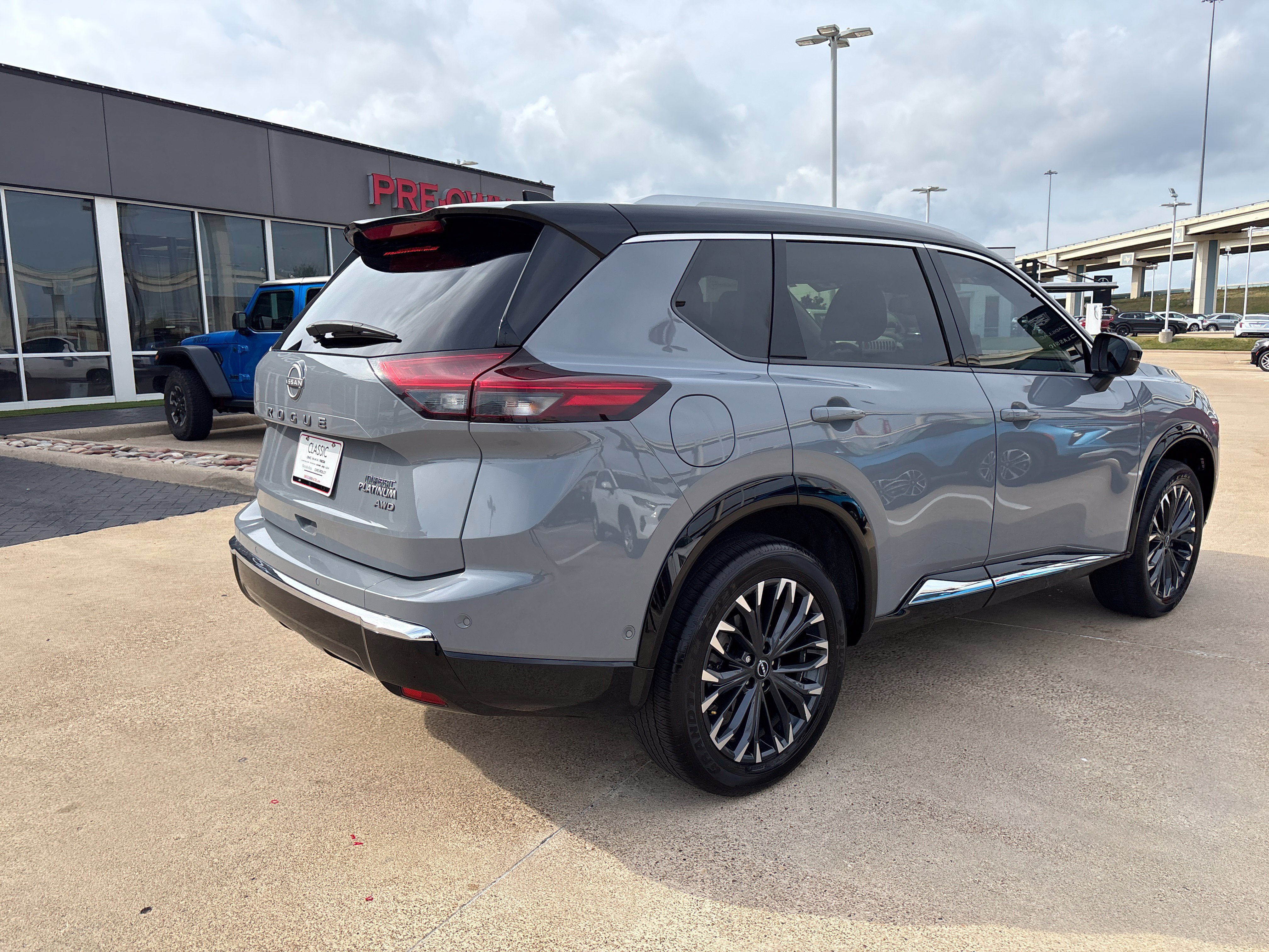Used 2026 Nissan Rogue Platinum w/ Platinum Premium Package AWD/4WD image 14