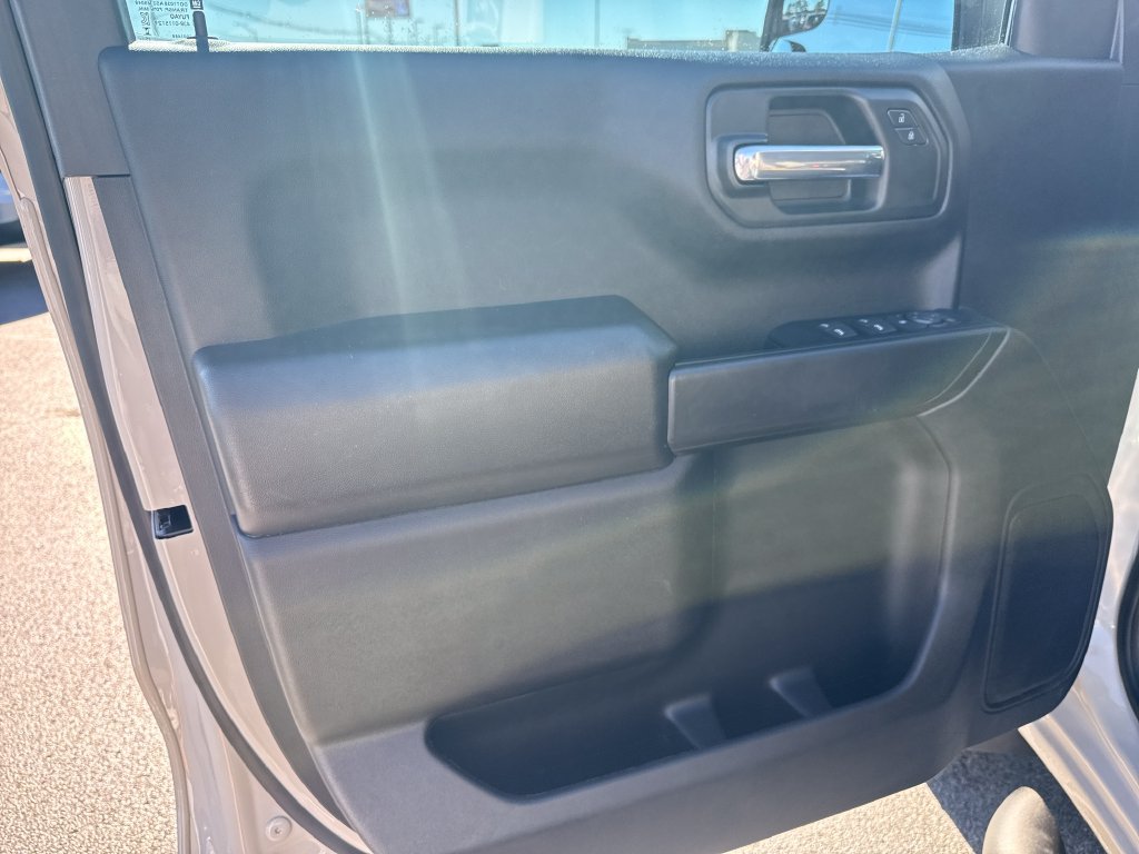 Used 2026 Chevrolet Silverado 1500 Custom w/ Turbomax Blackout Package AWD/4WD image 12
