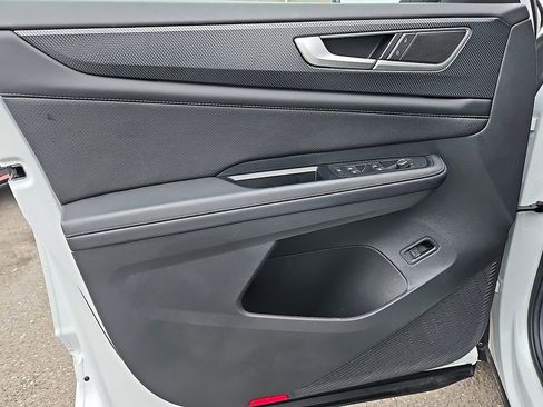 Certified 2024 Volkswagen Atlas Cross Sport SEL R-Line image 13