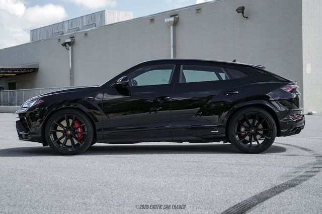 Used 2024 Lamborghini Urus S AWD/4WD image 3
