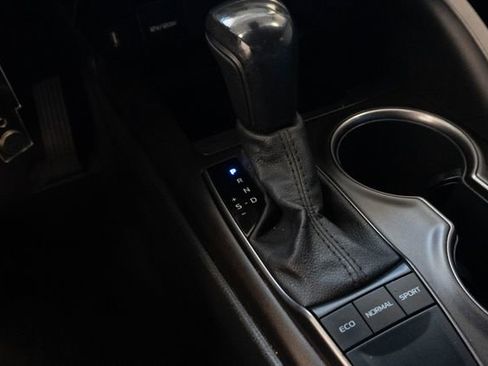 Used 2022 Toyota Camry SE FWD image 24