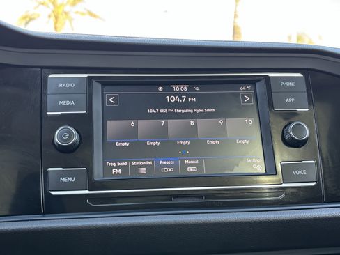 Used 2024 Volkswagen Jetta SE w/ Panoramic Sunroof Package image 22